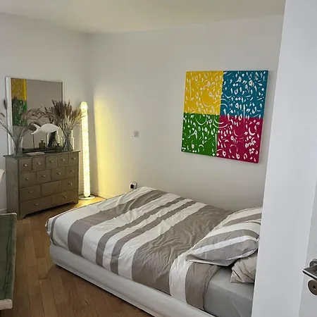 Bright Cozy & Chic 2 Min Paris شقة كليشي