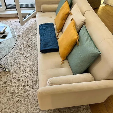 Bright Cozy & Chic 2 Min Paris Apartment
