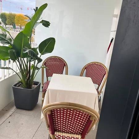 Bright Cozy & Chic 2 Min Paris * كليشي